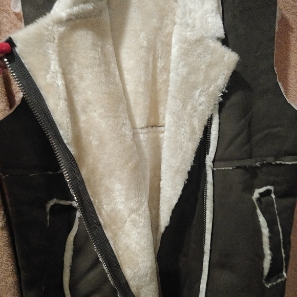 Vest - Picture 5 of 5